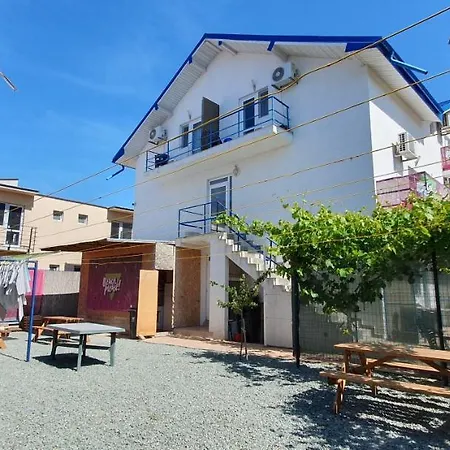 Casa Delfinul Albastru בית הארחה 3*